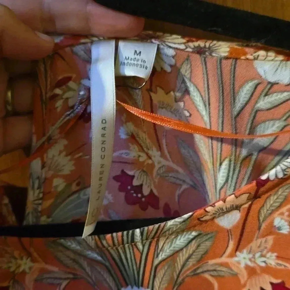 Lauren Conrad Floral Ruffle Sleeve Blouse M Orange Rust/White Boho Style - Picture 2 of 6